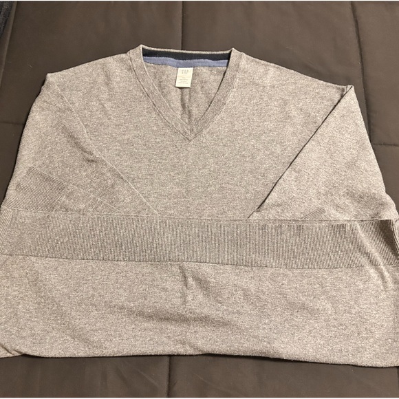Gap XXL gray V-neck sweater - Picture 2 of 3
